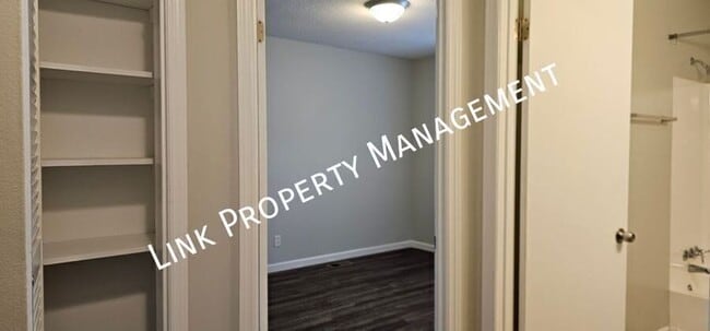 Building Photo - 1640 Keeble St