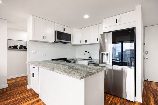 Building Photo - Luxury Waikiki Living with Panoramic Ocean & Sunset Views