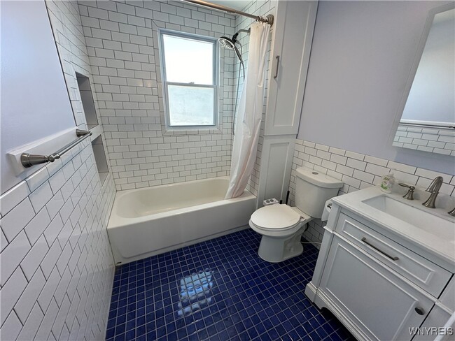 Building Photo - 1133 Hertel Ave