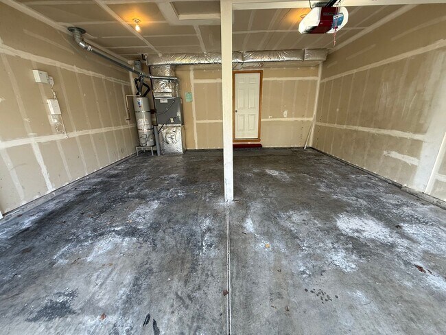 Building Photo - 4 Bed 2 Bath Home in Waterbury Meadows