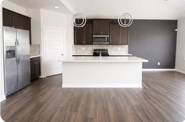 Building Photo - 10831 Sugar Pne Ln