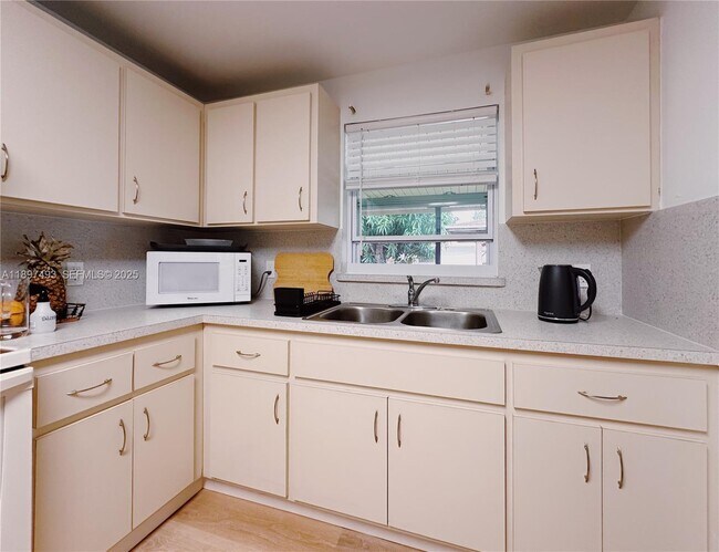 Building Photo - 3051 NW 14th St