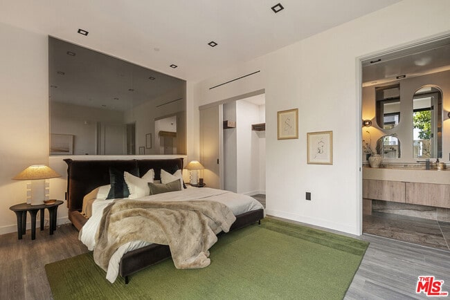 Building Photo - 1021 N Ogden Dr