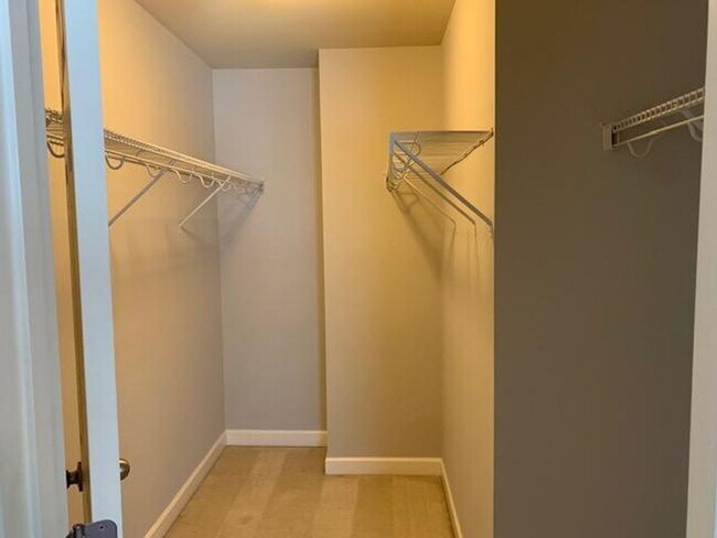 Building Photo - 1205 Dexter Ridge Dr