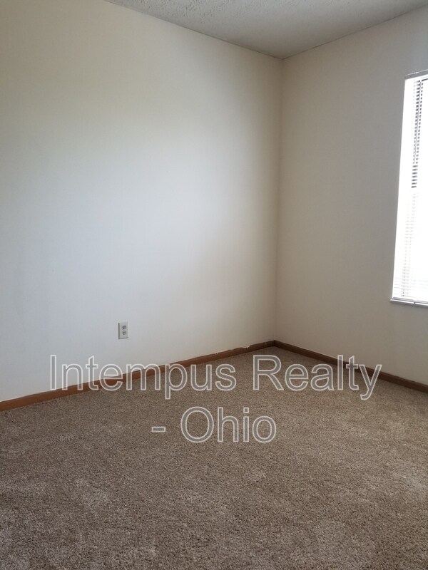 Building Photo - 5903 Brookmont Dr