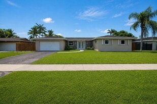 Building Photo - 15445 SW 99th Ave