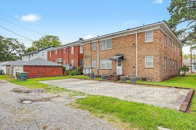 Building Photo - 736 E 45th St