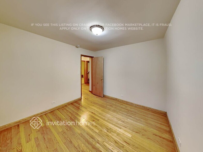 Building Photo - 10933 S Tripp Ave
