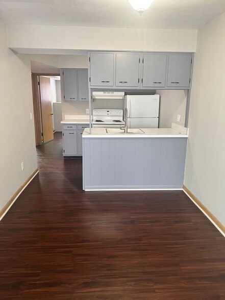 Interior Photo - 3805-3817 Briar Pl