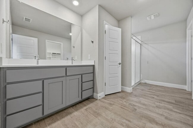 Building Photo - 2008 Apalis Dr