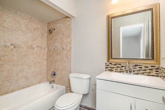 Building Photo - Cozy 3BR/2BA Home in a Quiet Neighborhood