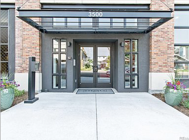 Building Photo - 3500 S Corona St
