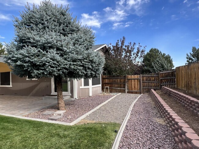 Building Photo - 3 bedroom/2 Bath in Spanish Springs