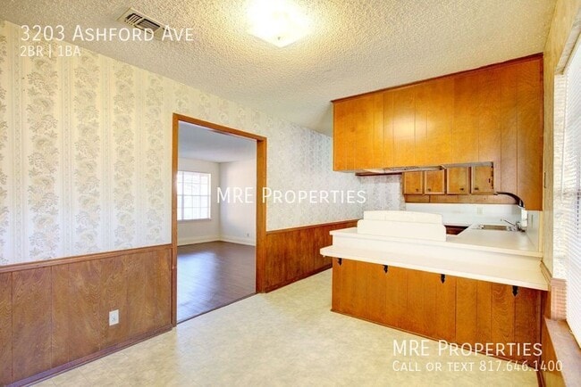 Building Photo - 3203 Ashford Ave