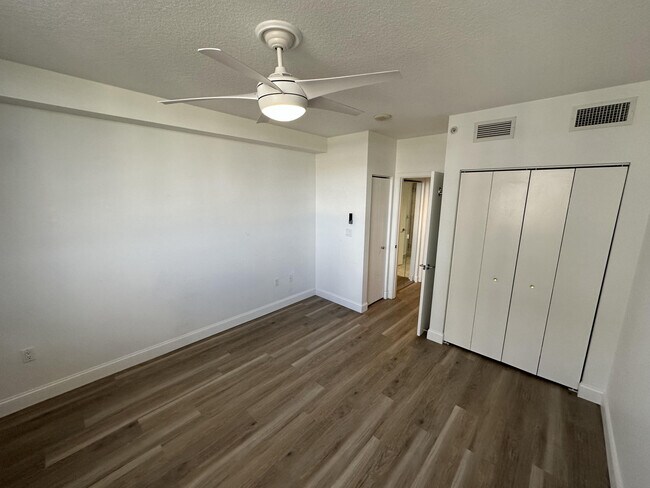 Building Photo - 1551 N Flagler Dr