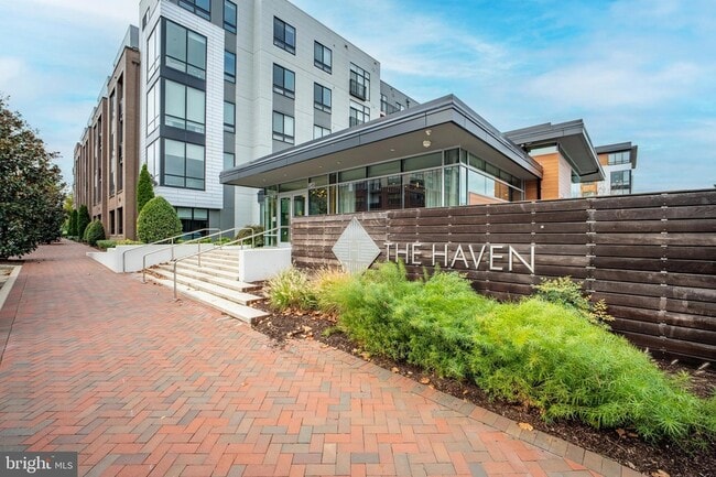 Building Photo - 145 Riverhaven Dr