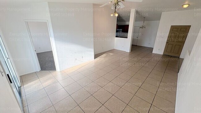 Building Photo - 4 bedroom 2 bathroom home located near S. H St/ Berkshire Rd