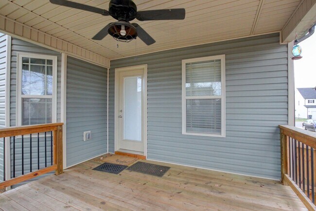 Building Photo - Sharp 3bed 2 ba.  upgrades throughout.