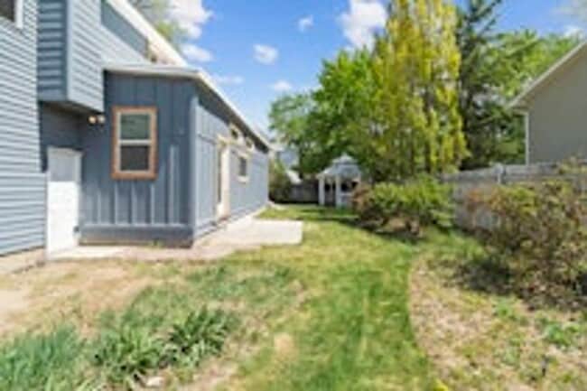 Building Photo - 1630 Ridgemark Dr