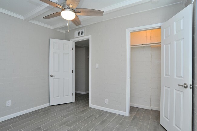 Building Photo - 3841 N Park Ave
