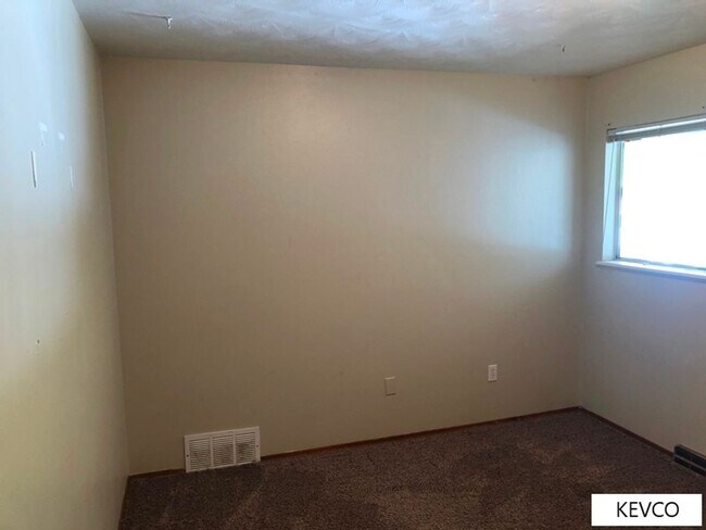 Building Photo - 2424-2426 Clearview Ave