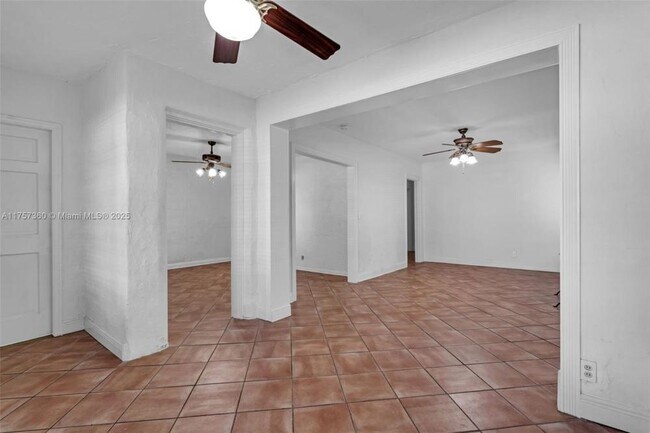 Building Photo - 5 bedroom in Hollywood FL 33019