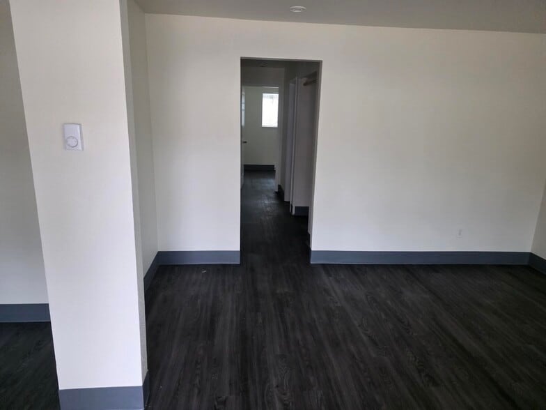 Building Photo - 300 Whitesell Ave W