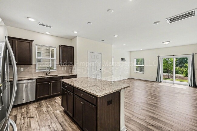 Building Photo - 2785 Yeager Dr NW