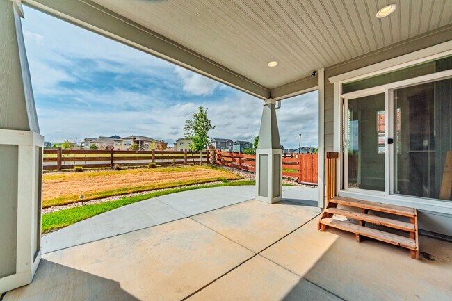 Building Photo - 9782 Emerald Vista Dr