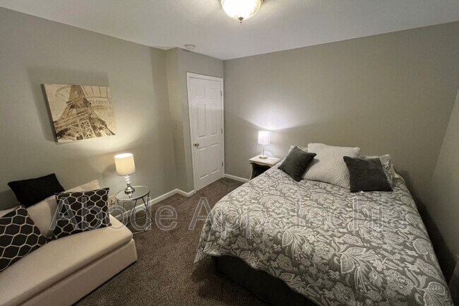 Building Photo - 124 Melvina Dr