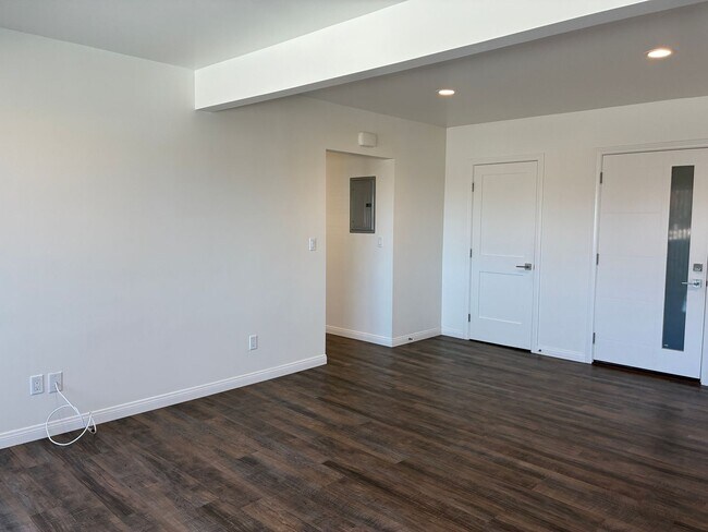 Building Photo - 3353 Rexford St