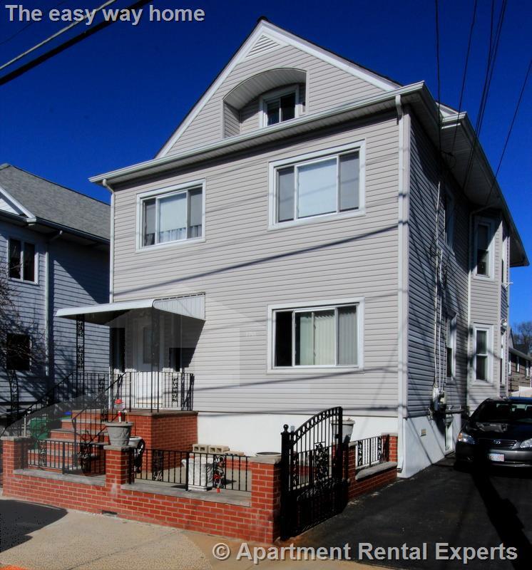 Building Photo - 122 Willis Ave