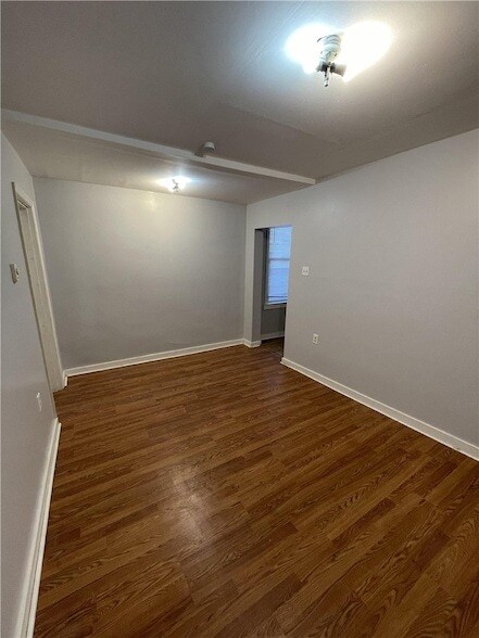 Building Photo - 456 Woodlane Ave