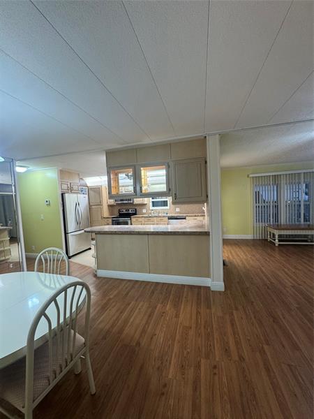 Building Photo - 1921 SW 83rd Ave