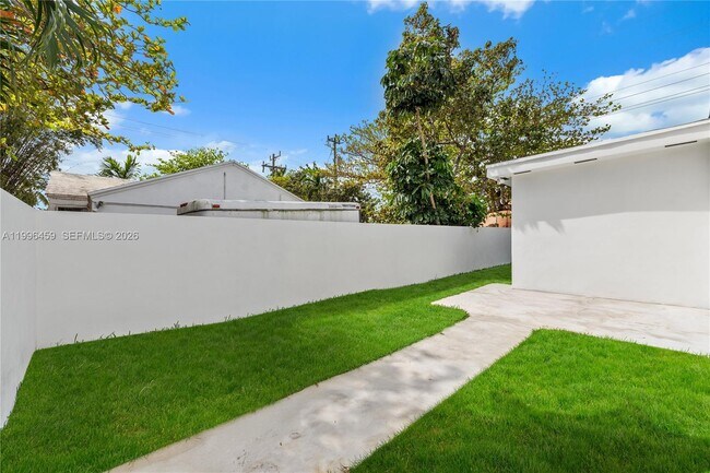 Building Photo - 8246 NE 2nd Ct