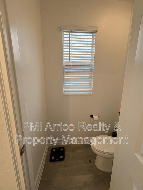 Building Photo - 11679 74th Cir E