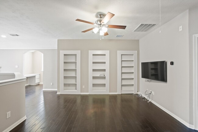 Building Photo - 1606 Sunderland Dr