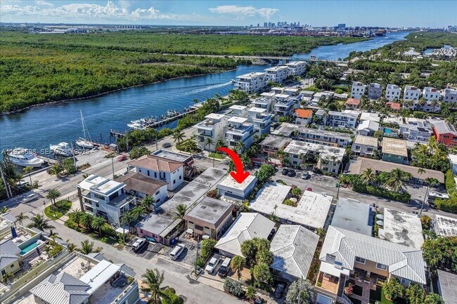 Building Photo - 348 Palm St