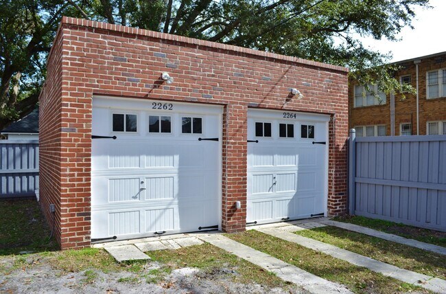 Building Photo - 2264 Myra St
