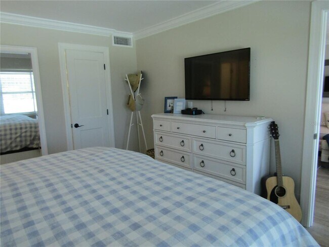Building Photo - 1400 Tarpon Center Dr