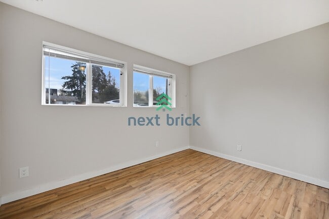 Building Photo - Beautiful remolded Single-family house