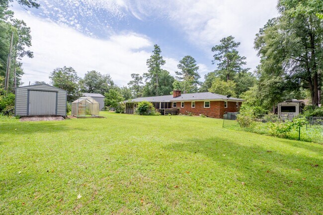 Building Photo - 607 3rd St Ext