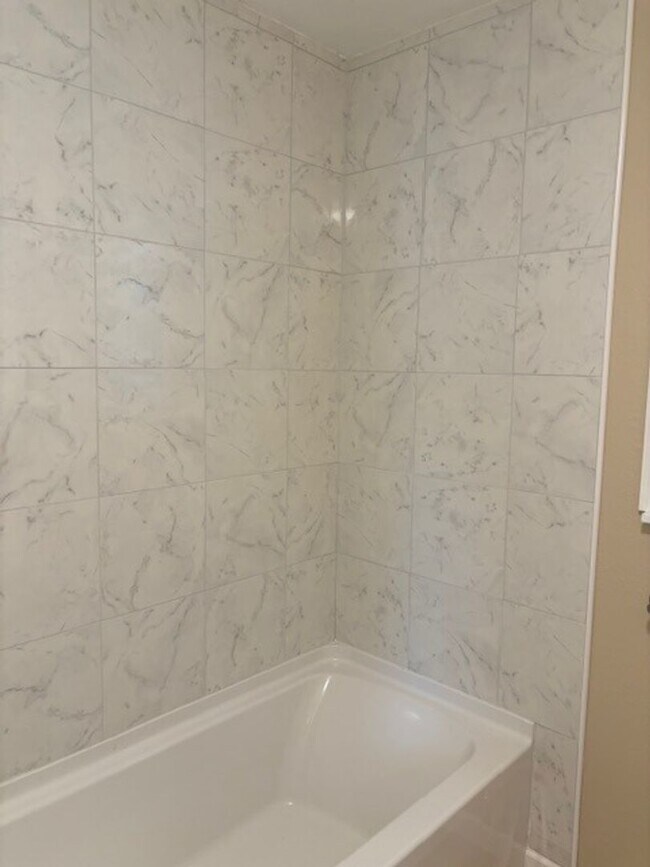 Building Photo - 120 Hardin Pl