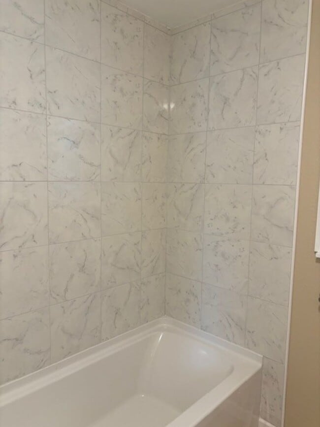 Building Photo - Must See! Renovated 3/2 Block Home Close To River! Water and Lawn Care Included