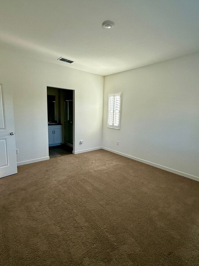 Building Photo - Beautiful 3 bedroom 2 bath w/Pool available in Orland!