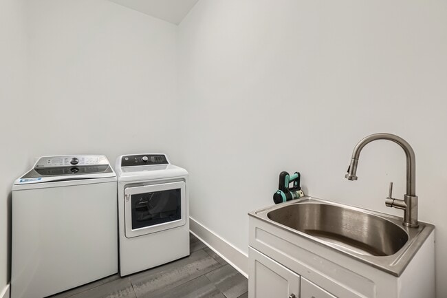 Building Photo - 5285 Mt Vernon Pkwy NW
