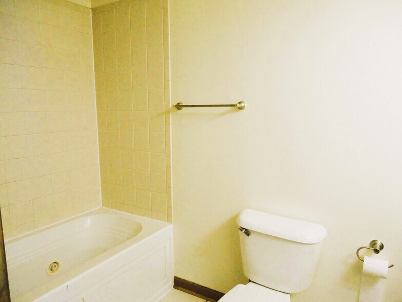 Building Photo - 642 Diamond Pointe Dr