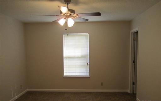 Building Photo - 3 bedroom home close to Fort Campbell and ...