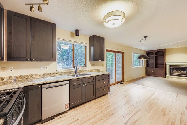 Building Photo - 4854 Franklin Dr