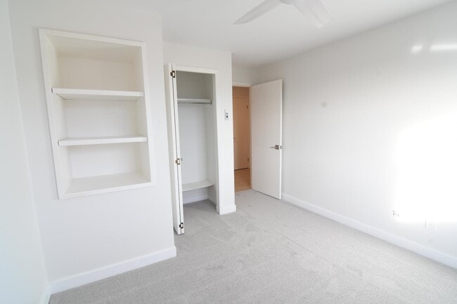 Building Photo - 5004 E Hinsdale Pl